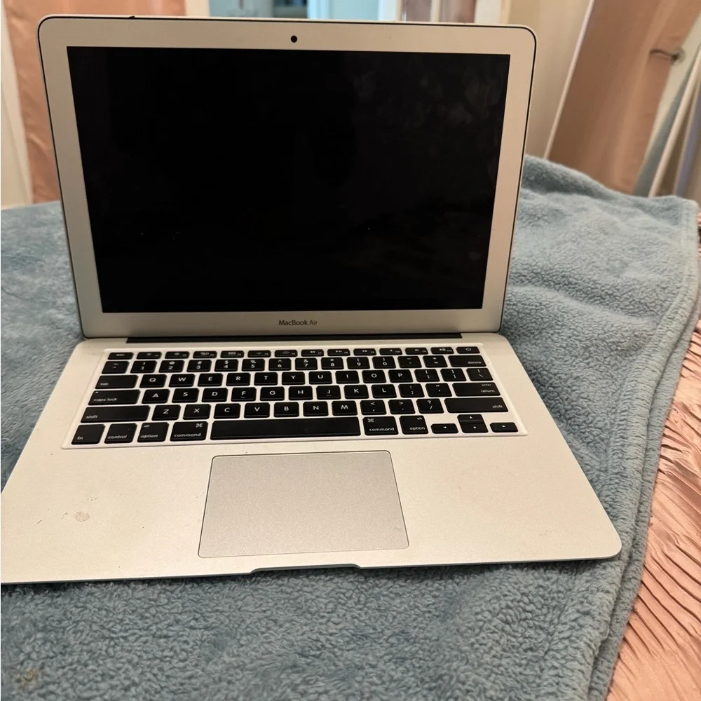 Apple MacBook Air Silver Slim Design